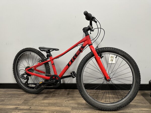 TREK マウンテンバイク　子供用　赤　24インチ PRECALIBER Trek Precaliber 7 sp 24