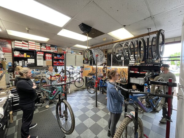 Another Bike Shop Adjust Rear Derailleur & Maintenance/Chain Check - Mini Service Classes Another Bike Shop Adjust Rear Derailleur & Maintenance/Chain Check - Mini Service Classes