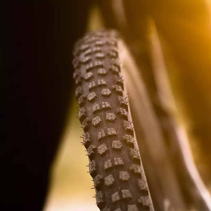 SPECIALIZED CYCLING ACCESSORIES & TIRES