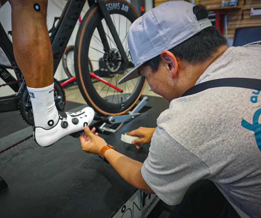 Bicycle Fitter measuring cleat position