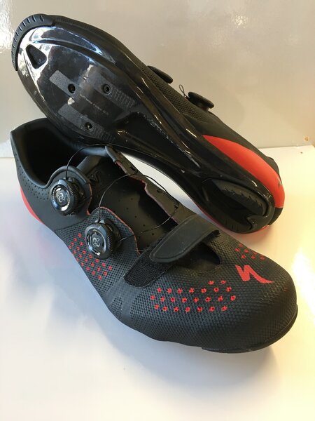 Specialized TORCH 3.0 RD SHOE BLK/RED 45 USED