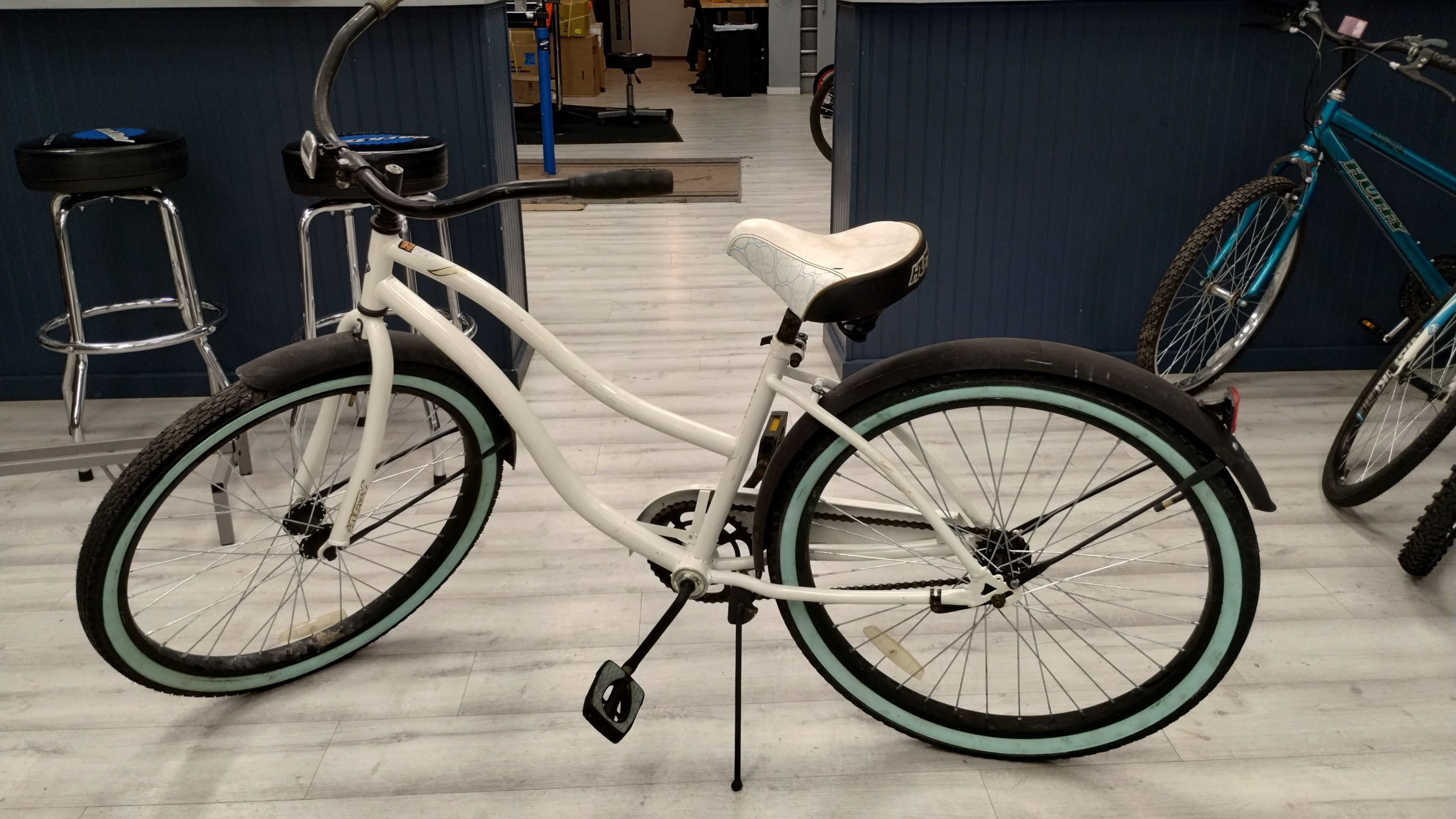 White cruiser with stagger frame and fenders