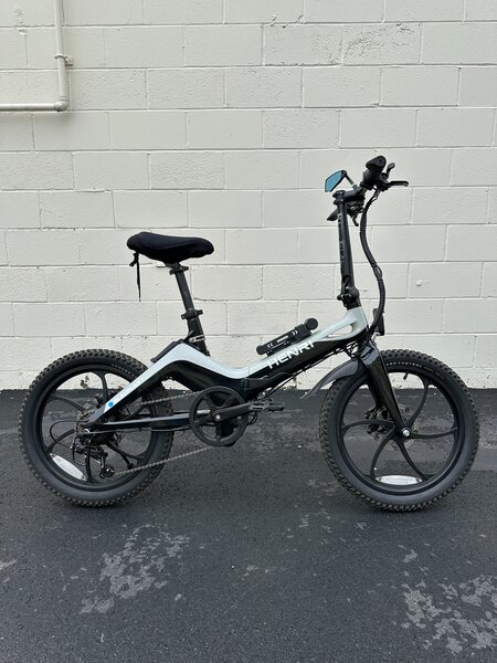 Blaupunkt Blaupunkt Henri w/ Extras! 147 Miles - Seacoast Certified Blaupunkt Blaupunkt Henri w/ Extras! 147 Miles - Seacoast Certified