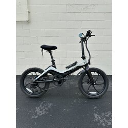 Blaupunkt Blaupunkt Henri w/ Extras! 147 Miles - Seacoast Certified