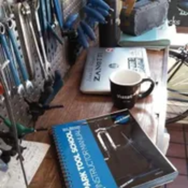 Store-Branded cyclistconnection Academy