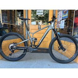 Trek DEMO Trek Fuel EX 8 Gen 6, Galactic Grey to Black Fade 29 XL
