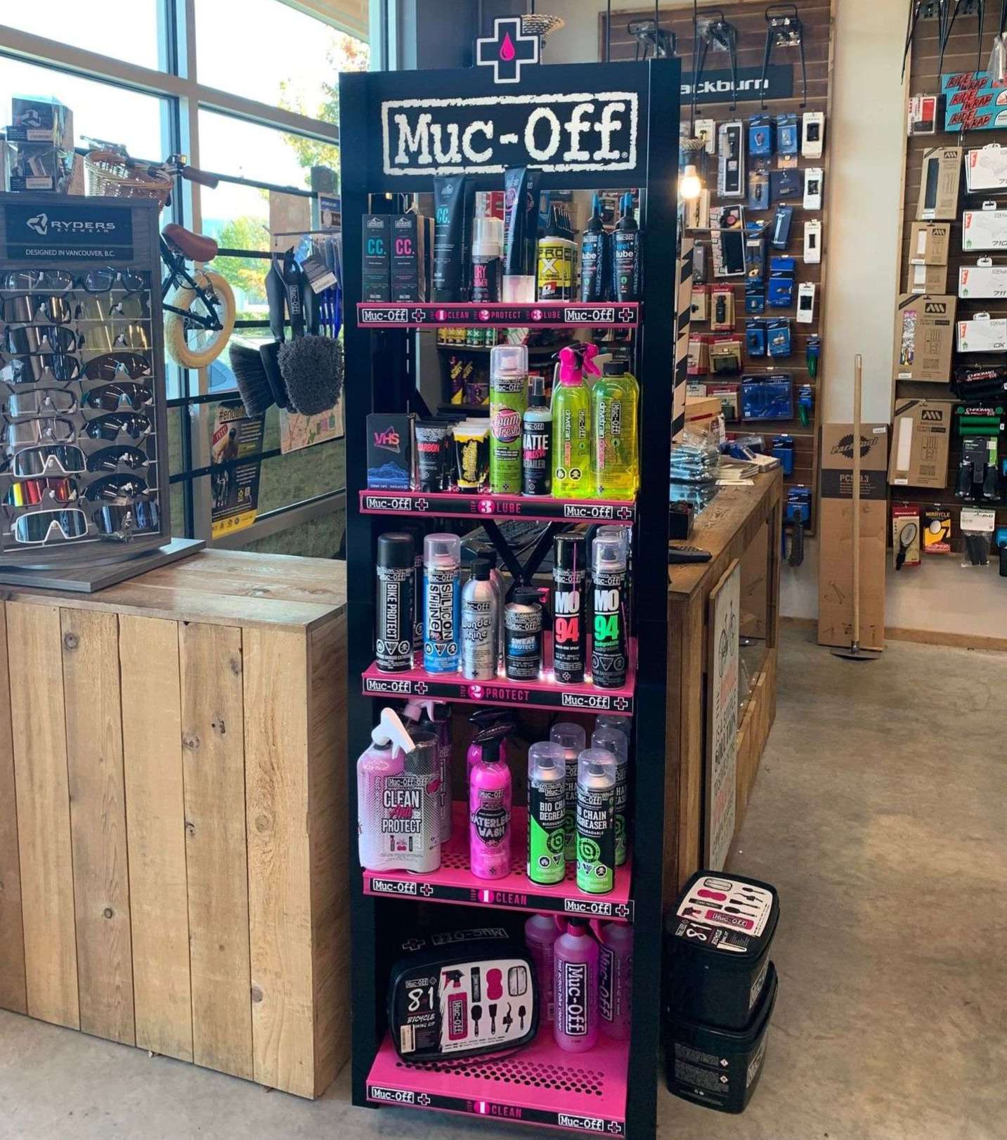 Muc-Off display