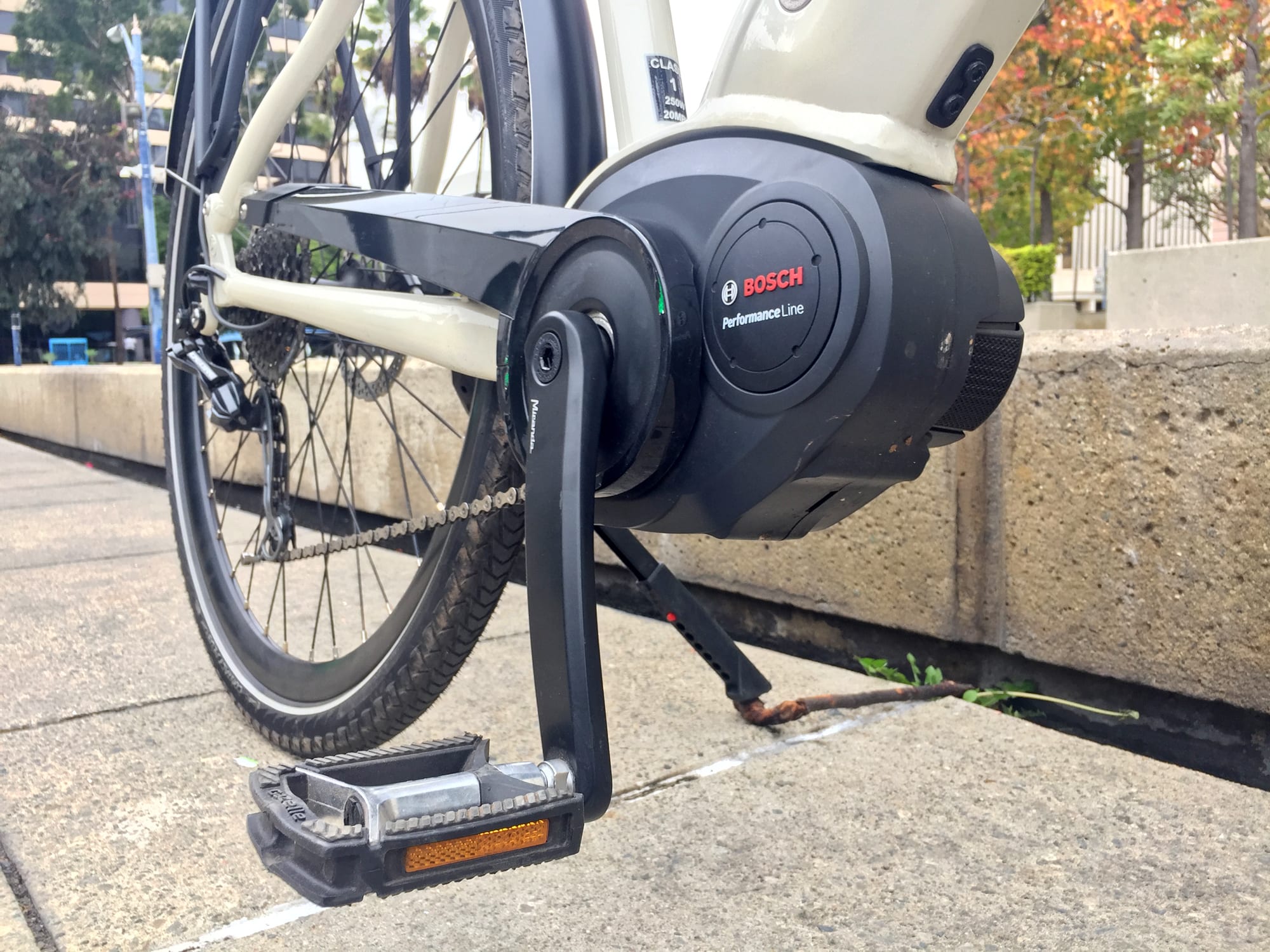 Photo of a Bosch Performance Line motor on a Gazelle Arroyo.