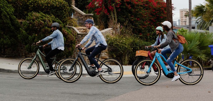Picture of group of people on Giant & Liv electric bikes