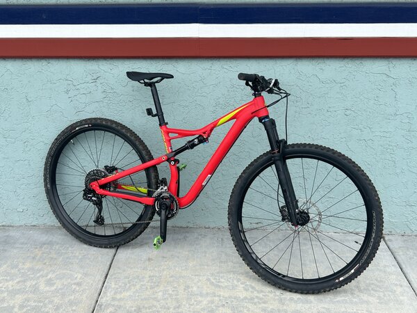 LoweRiders Used 2017 Specialized Camber Medium - LoweRiders