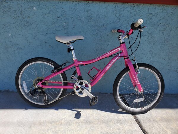 LoweRiders USED SPECIALIZED HOTROCK 24 PINK - LoweRiders