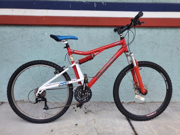 LoweRiders Used Santa Cruz Heckler 26