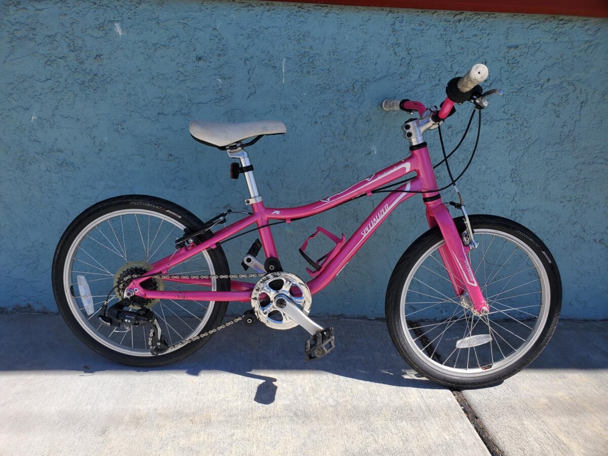 スペシャライズド　HOTWALK アシッドピンク Specialized Hotwalk Pink | Daughter's First Bike - YouTube