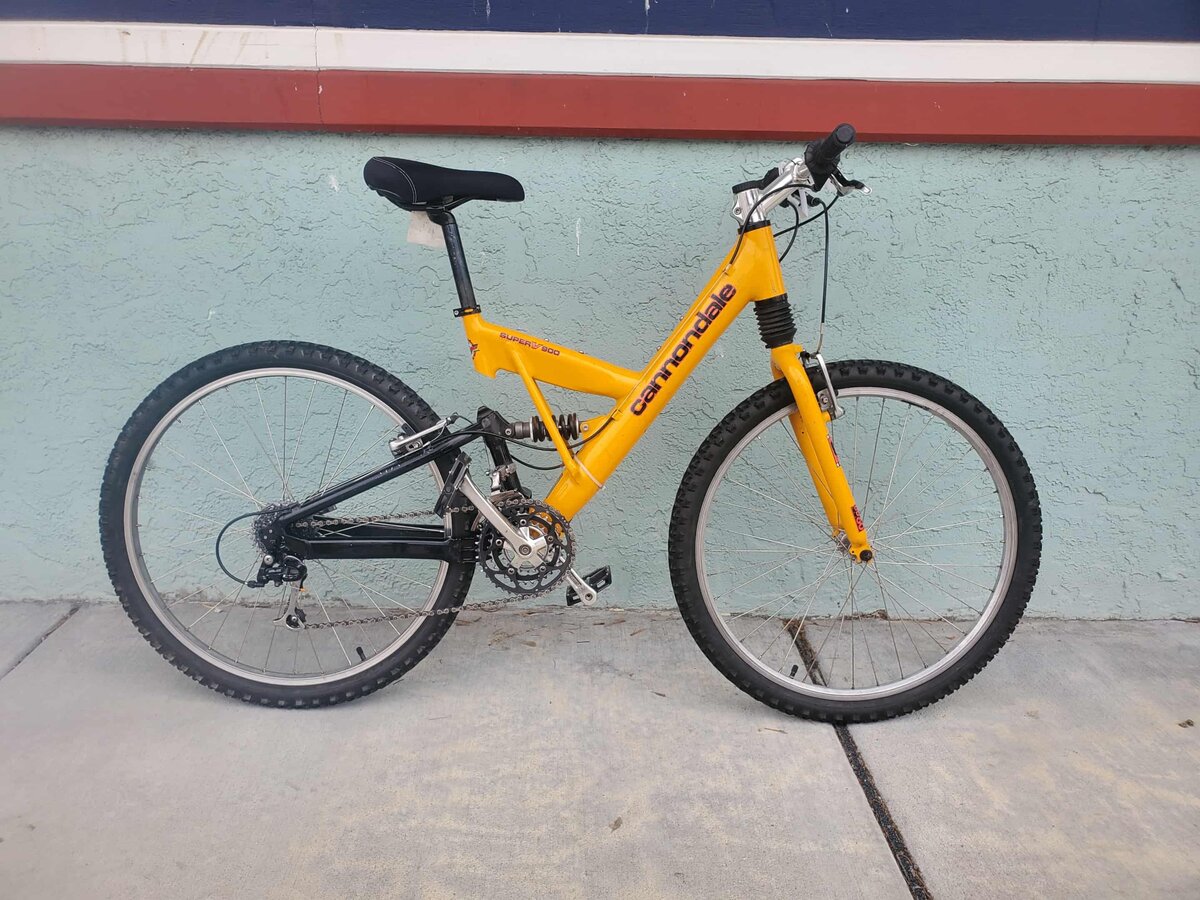 LoweRiders USED CANNONDALE SUPER V 900 16.5 (S) - LoweRiders
