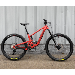 Santa Cruz Exclusive Builds Hightower XT/XTR Black Friday Exclusive Build