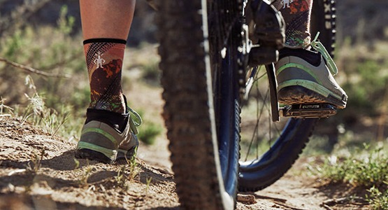 smartwool socks with shoe on bike pedal