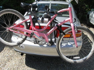Bicycle on car rack with better wheel positioning