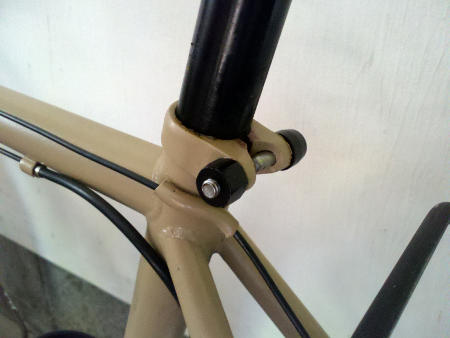 Integrated bolt-in seatpost clamp